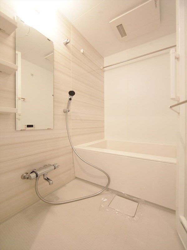 バス・シャワールーム　浴室暖房乾燥機付　追い焚き・オートバス機能付お風呂