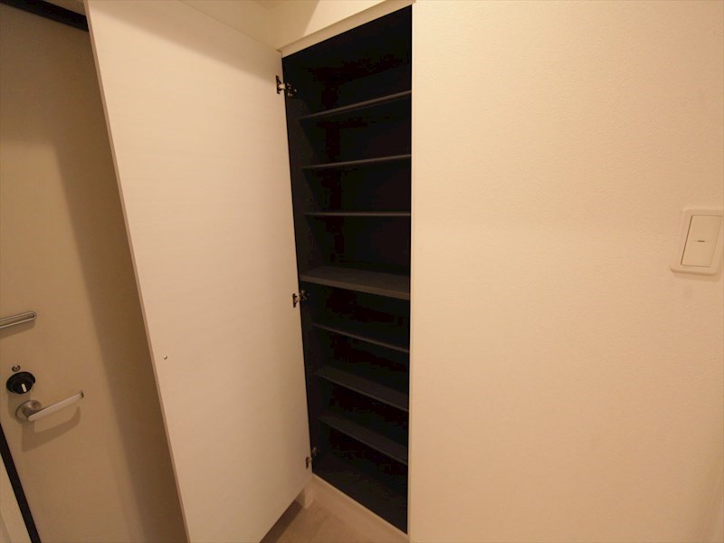 玄関　玄関　シューズボックス付（収納充実してます）