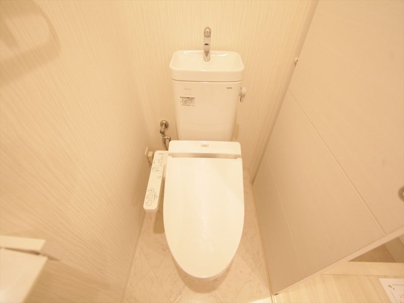 トイレ　温水洗浄暖房便座付トイレ