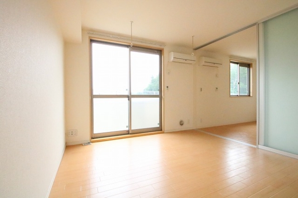 居室・リビング　※同物件別号室写真となります。