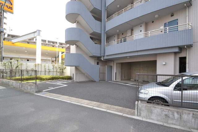 駐車場　平置駐車場