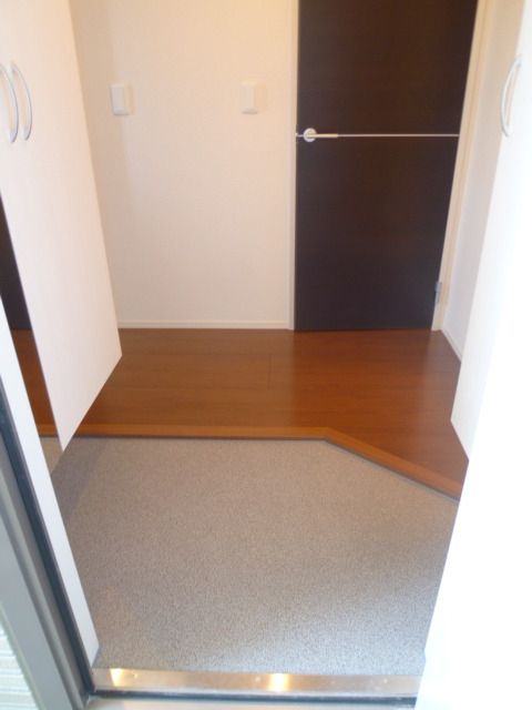 玄関　※別号室参考写真です