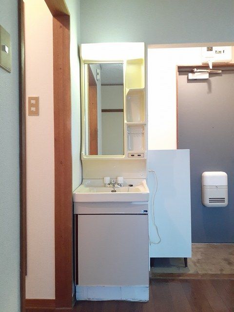 洗面設備　同物件の別部屋になります。