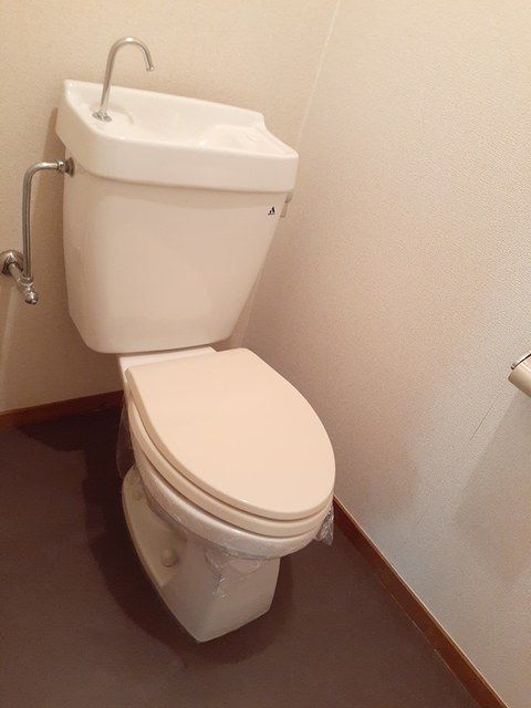 トイレ　同物件の別部屋になります。