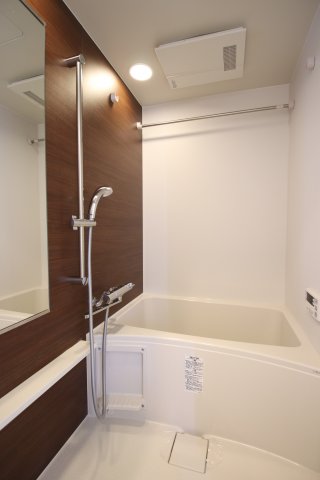 バス・シャワールーム　コンパクトで使いやすいお風呂です