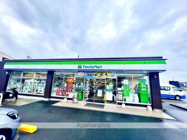 コンビニ　ファミリーマート（コンビニ）まで630m