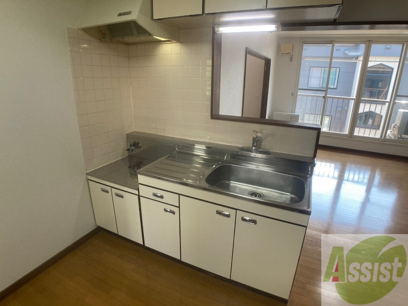 キッチン　キッチンです。ご自身でコンロを設置していただけます。