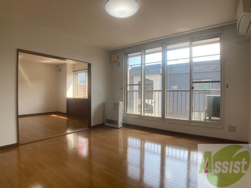 居室・リビング　広くてきれいなリビングです！快適に過ごせそうですね。