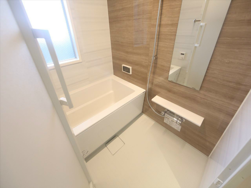 バス・シャワールーム　浴室暖房乾燥機付　浴室ＴＶ完備　追い焚き付お風呂