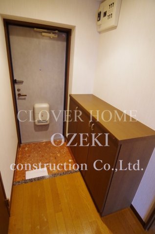 玄関　※写真は別部屋の物