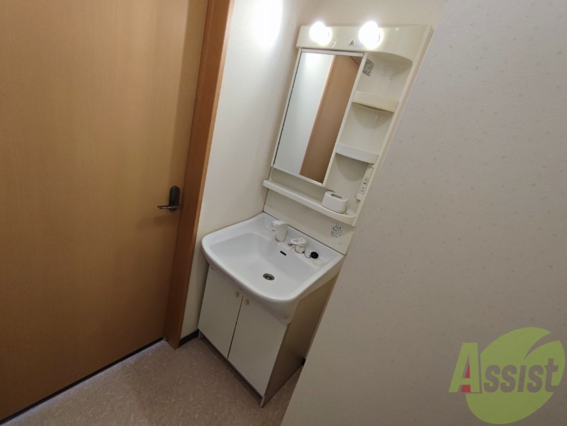 洗面設備　独立洗面台です。大きくてよいですね。シャンプーもできます！