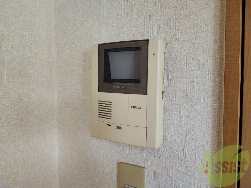 セキュリティ　モニター付きインターホンです。来客時も安心ですね。