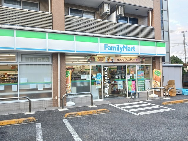 コンビニ　ファミリーマート（コンビニ）まで295m