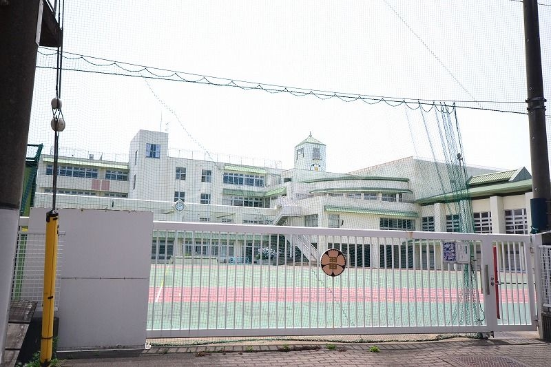 小学校　羽田小学校（小学校）まで102m