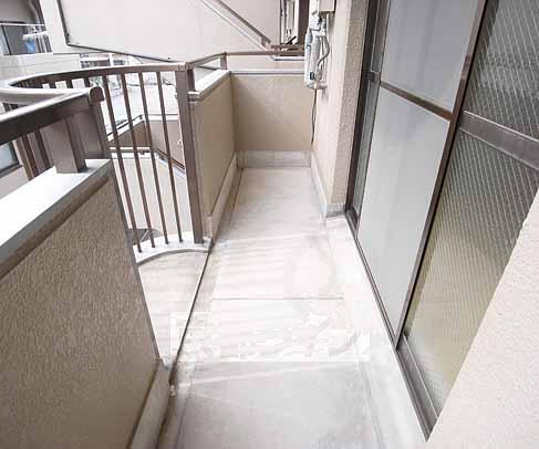 バルコニー　東西にバルコニーがございます