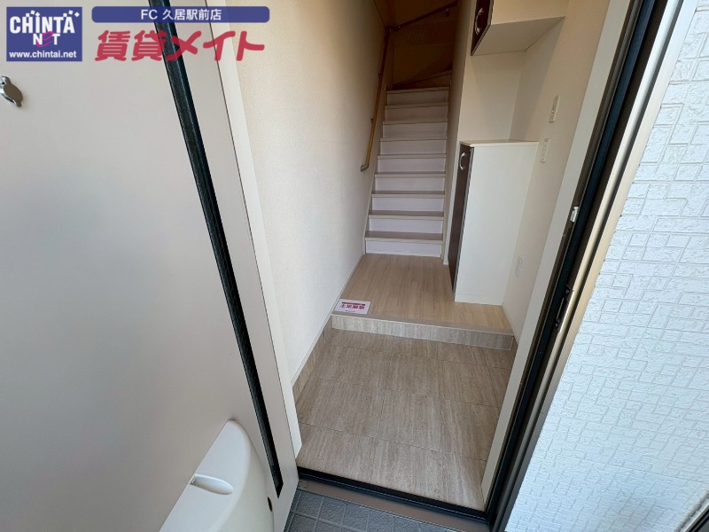 玄関　同物件別室画像