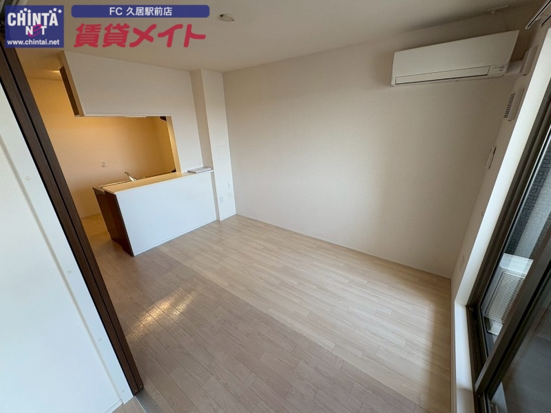 居室・リビング　同物件別室画像