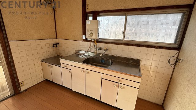 キッチン　窓付きキッチンで換気しやすくオススメです！