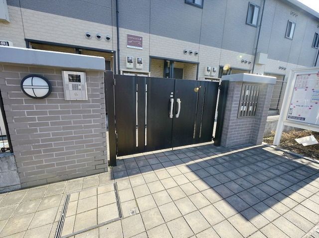 エントランス　オートロックゲート