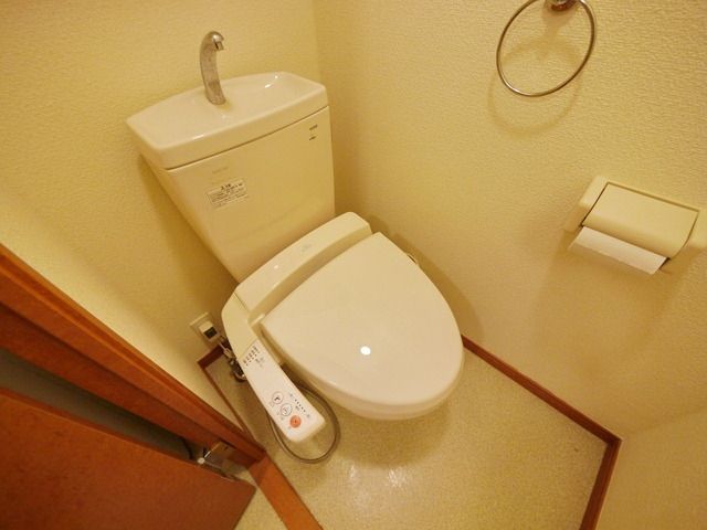 トイレ　温水洗浄付便座