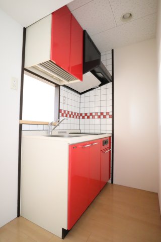 キッチン　コンパクトなキッチンで掃除もラクラク