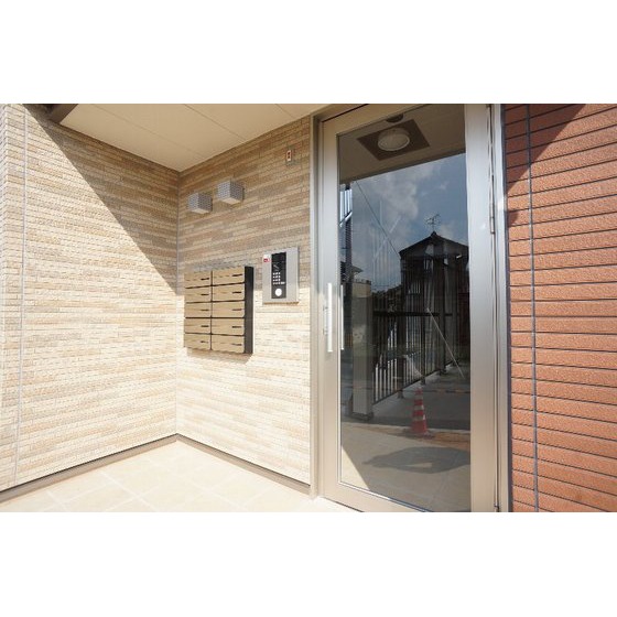 その他　共用エントランスにはオートロックあり