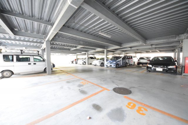 駐車場　平置きの駐車場です！