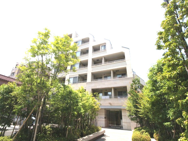 建物外観　アースカラーを基調とした気品ある外観デザイン。