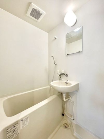 バス・シャワールーム　浴室（同一仕様写真）