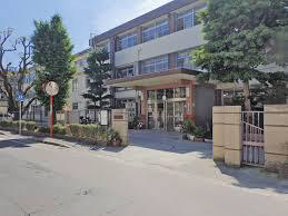 中学校　春吉中学校（中学校）まで600m