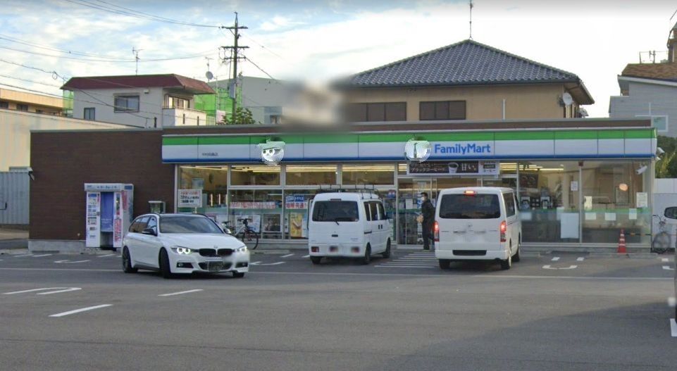 コンビニ　ファミリーマート中村向島店（コンビニ）まで400m