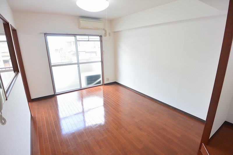 居室・リビング　フローリング仕上げ