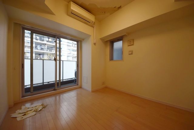 居室・リビング　こちらの居間で趣味の時間をお楽しみください