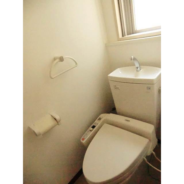 トイレ　温水洗浄機能付