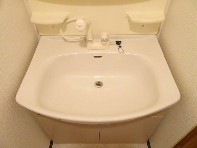 洗面設備　コンパクトで使いやすい洗面所