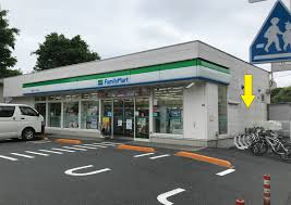 コンビニ　ファミリーマート 杉並松ノ木一丁目店（コンビニ）まで25m