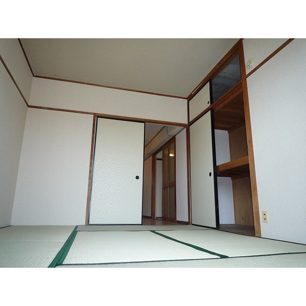 収納　和６帖は洋室に改装