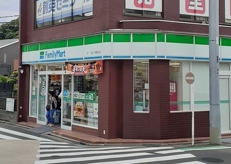 コンビニ　ファミリーマート（コンビニ）まで338m