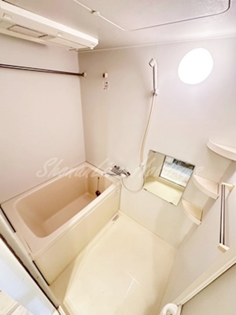 バス・シャワールーム　浴室乾燥機付き♪