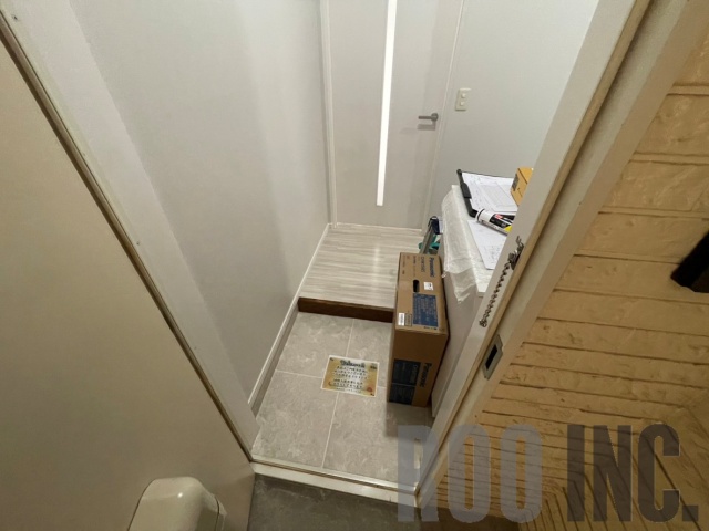 玄関　写真は反転のお部屋です