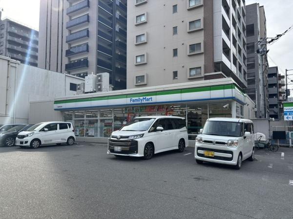 コンビニ　ファミリーマート博多東住吉店（コンビニ）まで143m