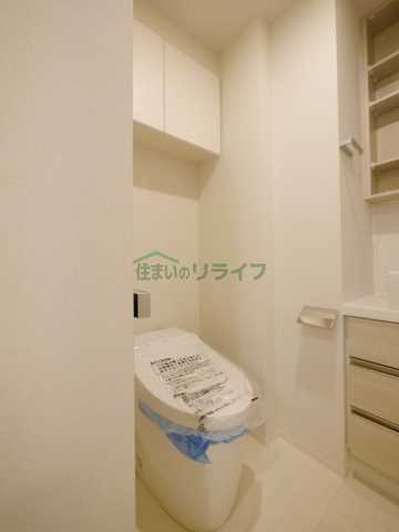 トイレ　MODIER ICHIGAYA(別部屋の写真となっており)