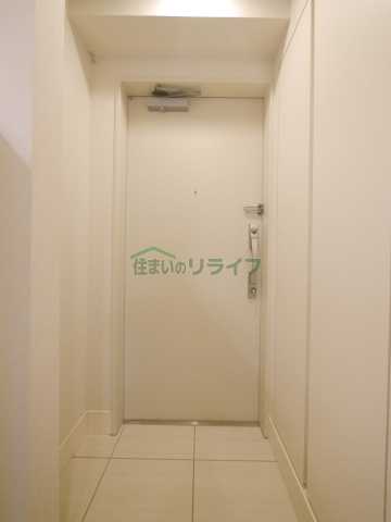 玄関　MODIER ICHIGAYA(別部屋の写真となっており)