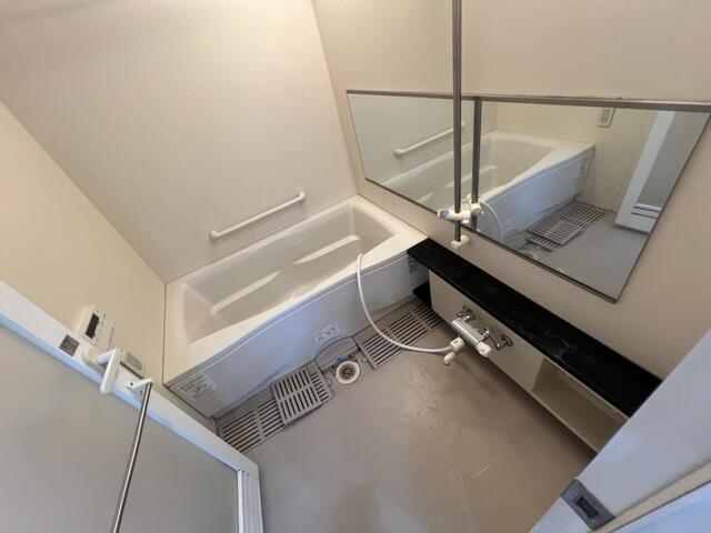 バス・シャワールーム　落ち着いた空間のお風呂です