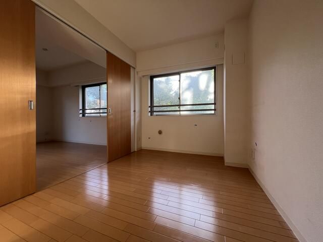 その他部屋・スペース　広くて明るい寝室