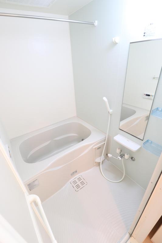 バス・シャワールーム　1　追い焚き機能、浴室乾燥機付きバス