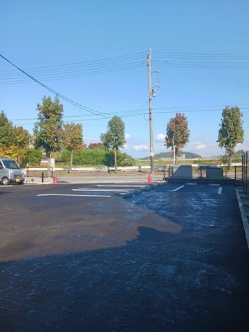 駐車場　駐車場があるので、車を買う予定の方も安心です