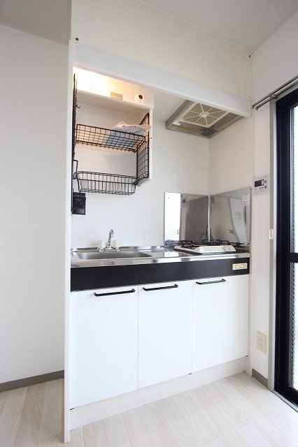 キッチン　同物件別号室の写真