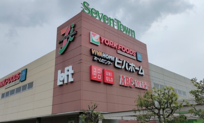 ショッピングセンター　セブンタウン小豆沢（ショッピングセンター）まで734m