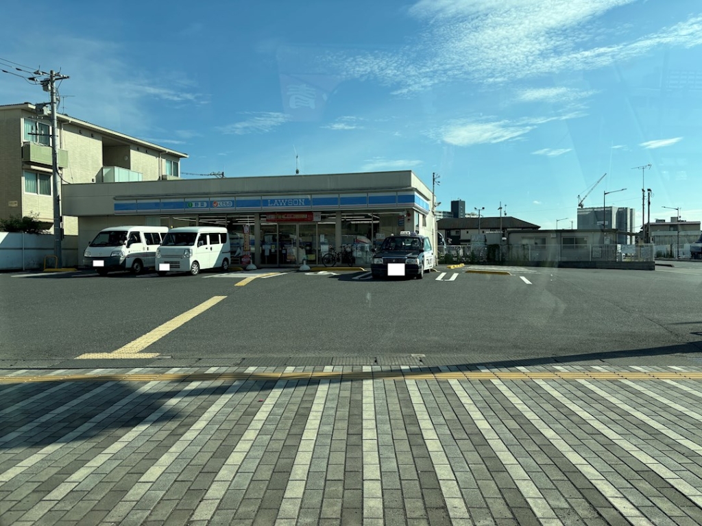 コンビニ　ローソン 八潮駅南店（コンビニ）まで633m